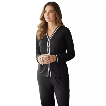 ملابس نسائية