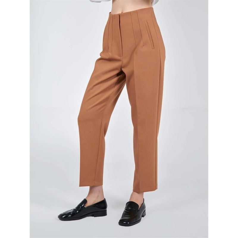 BG DART DETAILED WRIST LENGTH PANTS