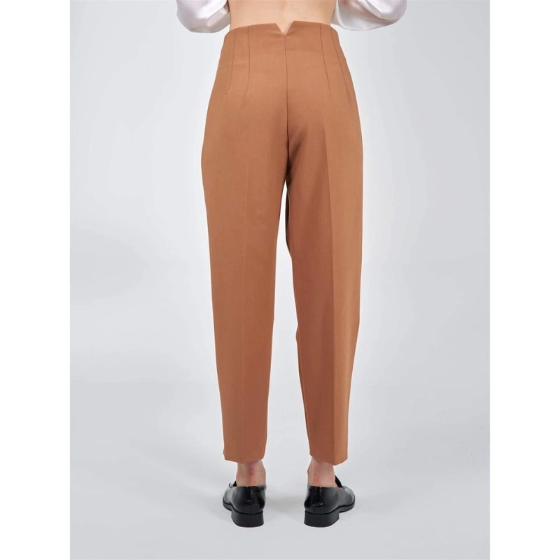 BG DART DETAILED WRIST LENGTH PANTS