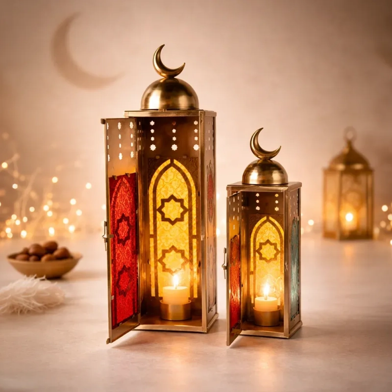 طقم فوانيس ملونة &ndash; ذهبية اللون -سيمفونية نابضة بالحياة من الضوء وفن الزجاج المعشق.