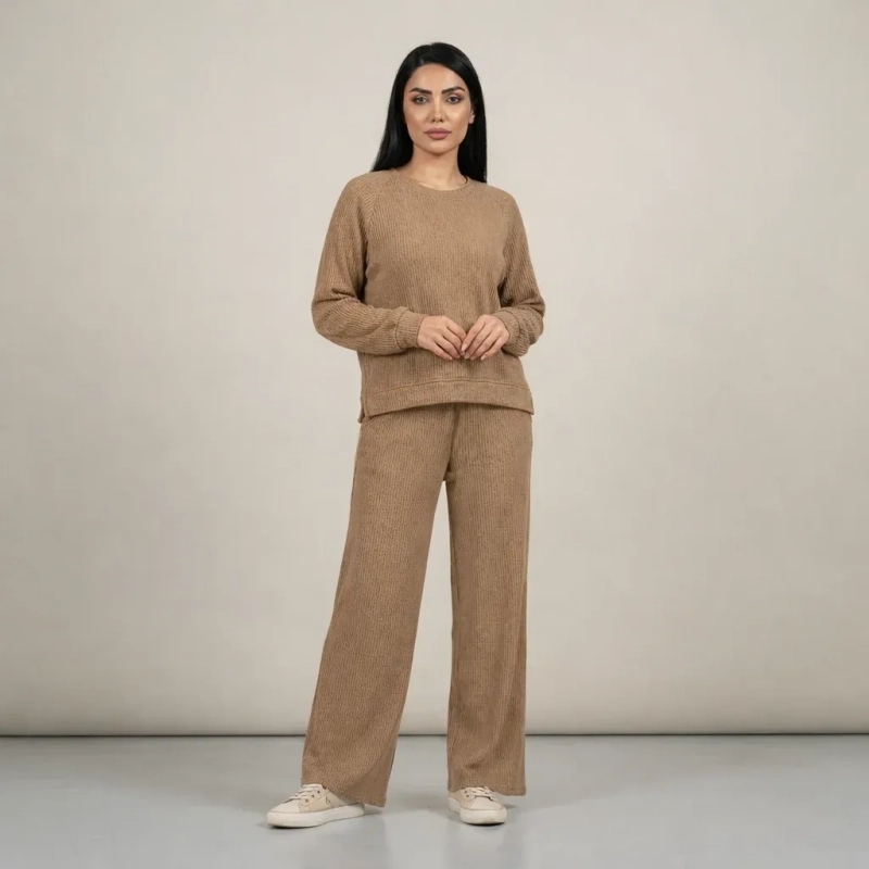 طقم سويت شيرت وبنطلون نسائي مريح - تصميم مريح وعملي