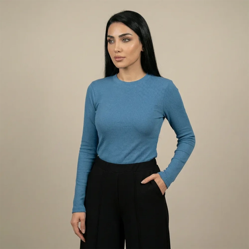 توب سادة ضيق بأكمام طويلة &ndash; نسائي &ndash; تصميم أنيق وبسيط وأساسي للاستخدام اليومي