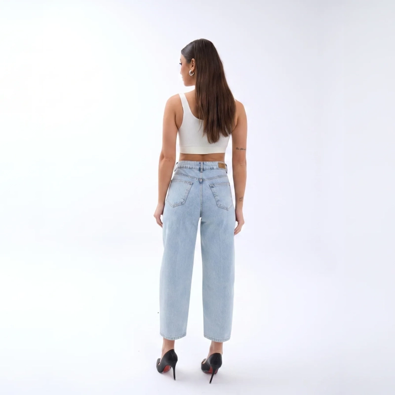 Women's Premium Denim Trousers &mdash; High - Waist Relaxed Fit Jeans &mdash; Daytime Socials, Weekend Outings &amp; Chic Streetwear  - Light Denim Blue